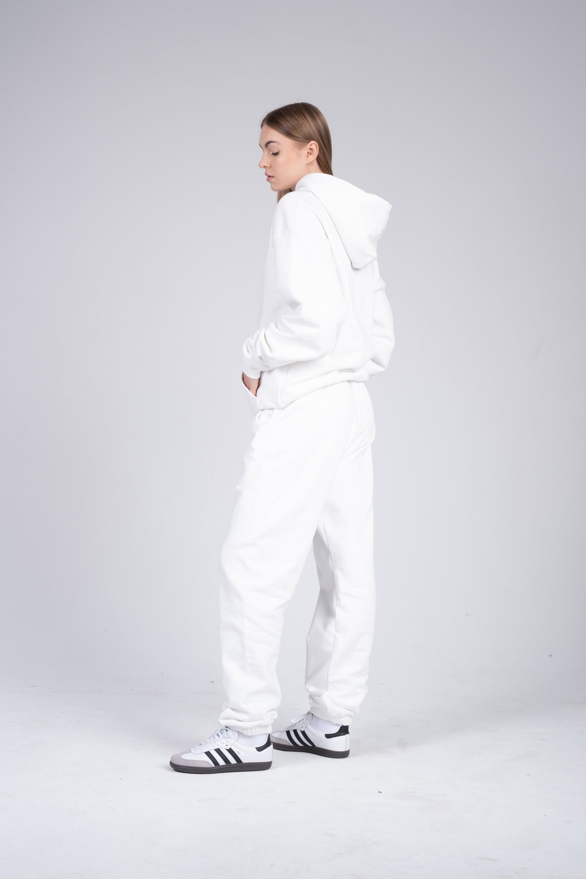 Hoodie in white for women with pockets