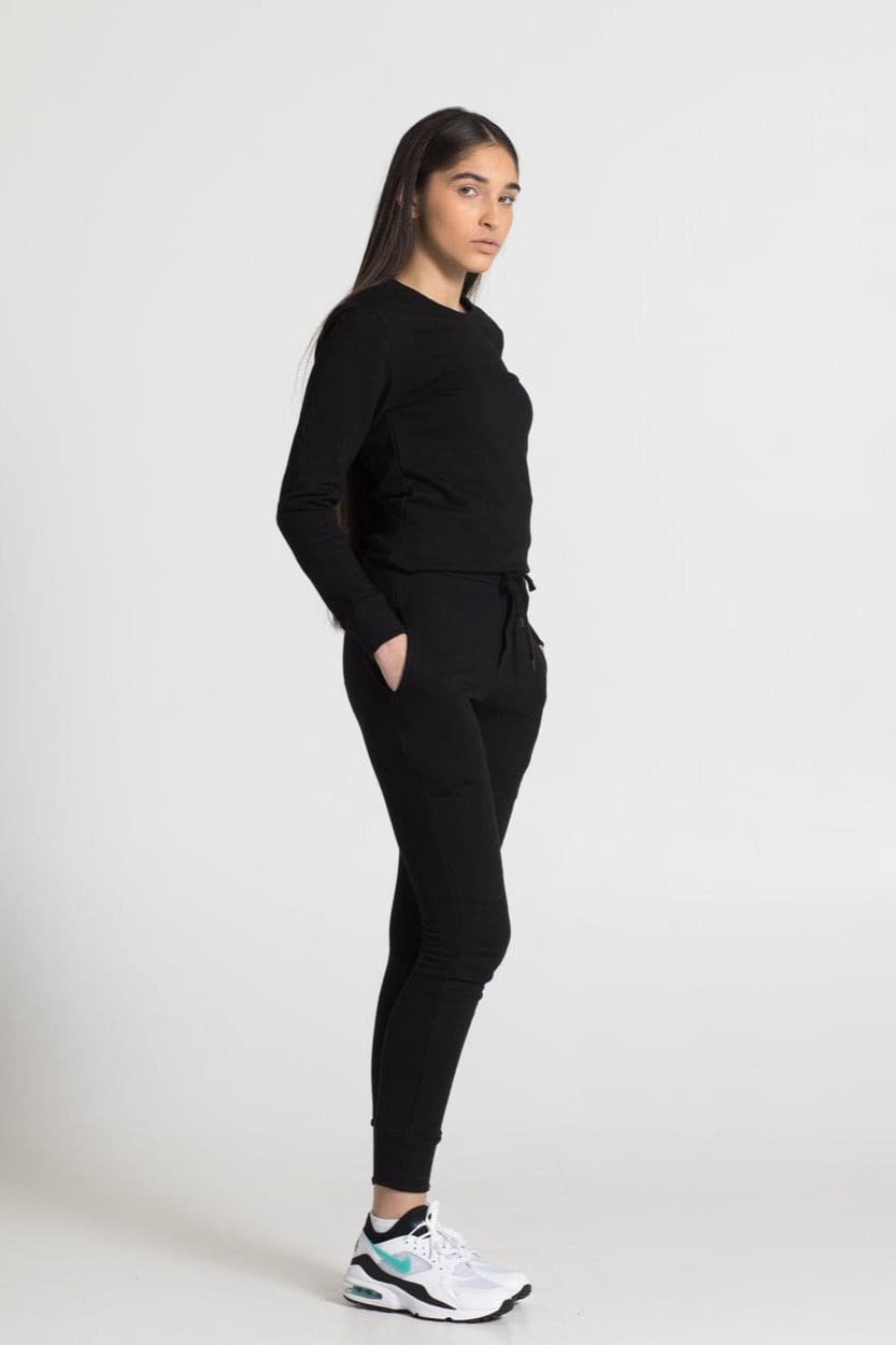 Fashion model in slim fit drawstring sweatpants with pockets for women